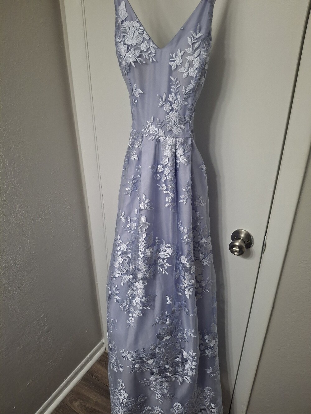 Elegant Lavender Floral Embroidered V-Neck Evening Dress